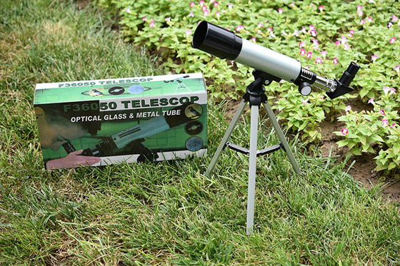 Scopri la bellezza del cielo notturno con il telescopio professionale F36050 e il treppiede